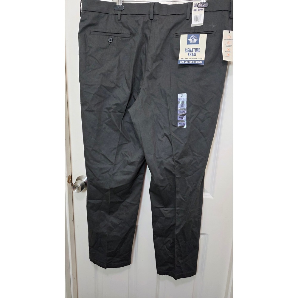 NEW Dockers Signature Khaki Pants Men's 42x32 Black Relaxed Fit Pleated Lux - Picture 3 of 5